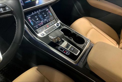 Certified 2025 Audi Q8 Premium image 17