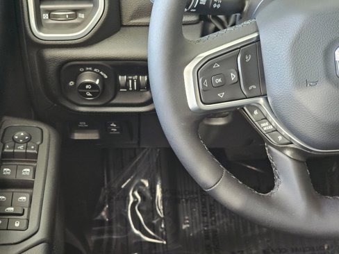 New 2026 RAM 1500 4x4 Crew Cab image 15