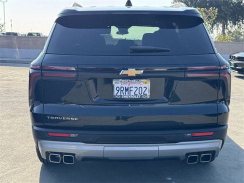 Used 2025 Chevrolet Traverse LT w/ Enhanced Driving Package image 3