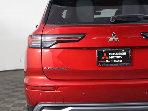 New 2025 Mitsubishi Outlander SE image 18