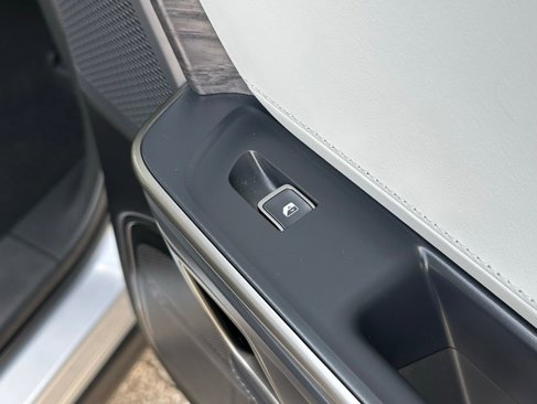 Used 2023 Rivian R1S Adventure image 33