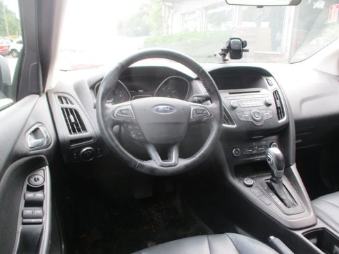 Used 2015 Ford Focus SE w/ Equipment Group 201A image 9