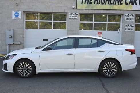 Used 2025 Nissan Altima 2.5 SV image 2