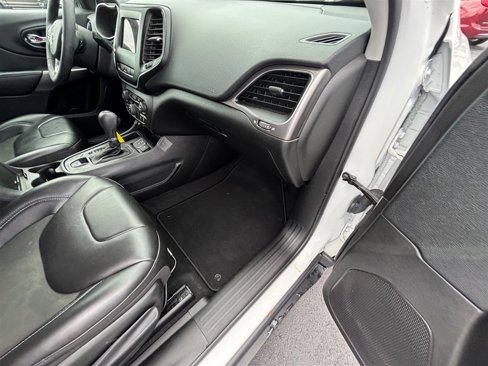 Used 2021 Jeep Cherokee Latitude Plus image 38