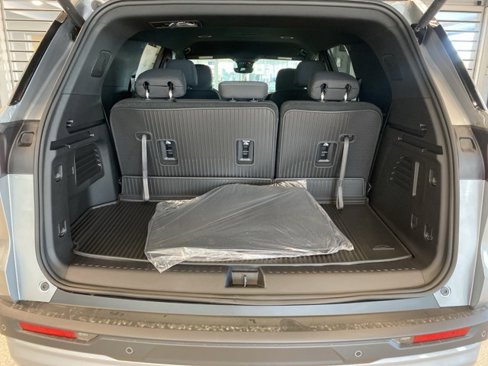 New 2026 Chevrolet Traverse LT w/ LPO, Floor Liner Package image 7