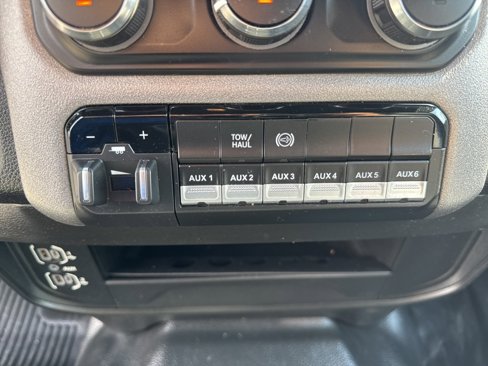 Used 2024 RAM 3500 Tradesman w/ Chrome Appearance Group image 39