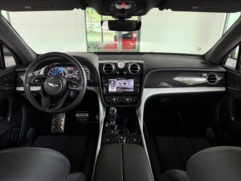 Used 2020 Bentley Bentayga Design Series image 42