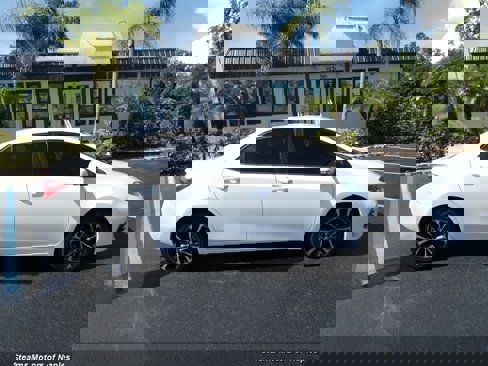 Used 2019 Toyota Corolla SE image 2