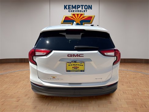 Used 2024 GMC Terrain SLE image 5