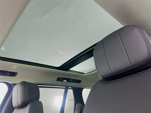 Used 2025 Land Rover Range Rover SE image 19