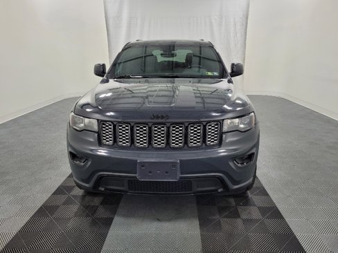 Used 2018 Jeep Grand Cherokee Altitude image 15