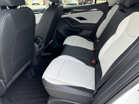 New 2025 Volkswagen Tiguan SE image 25