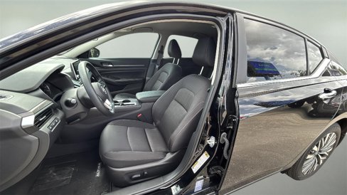 Used 2025 Nissan Altima 2.5 SV image 17