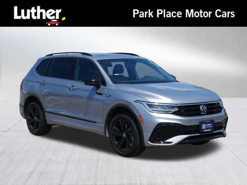 Certified 2024 Volkswagen Tiguan SE R-Line image 1