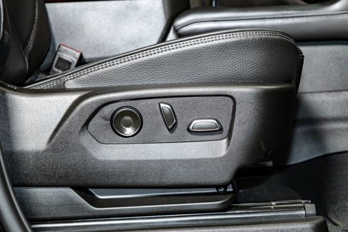 Used 2025 GMC Yukon XL Denali image 32