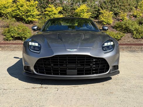 Used 2025 Aston Martin Vanquish image 7