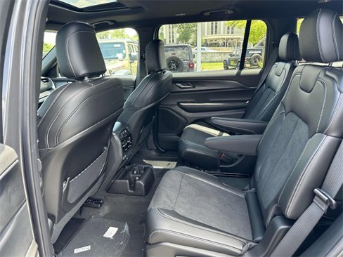 New 2025 Jeep Grand Cherokee L Altitude image 11