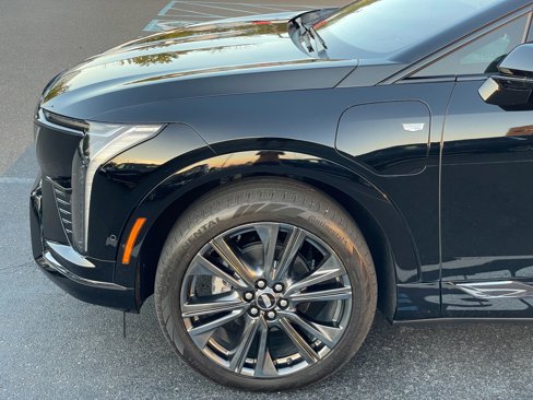 Used 2025 Cadillac Optiq Sport 2 image 16