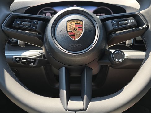 New 2025 Porsche Cayenne image 19