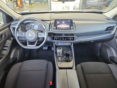 Used 2024 Nissan Rogue S image 9