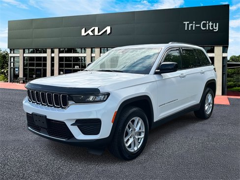 Used 2024 Jeep Grand Cherokee Laredo X w/ Luxury Tech Group I image 3