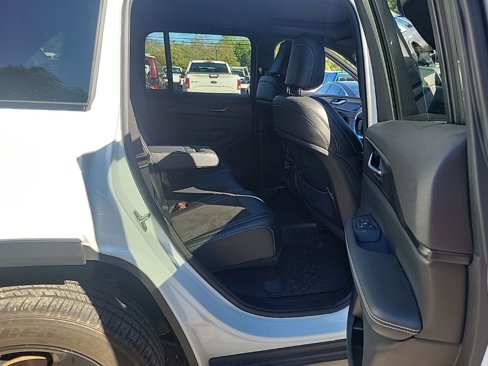 Used 2023 Jeep Grand Cherokee Altitude image 16