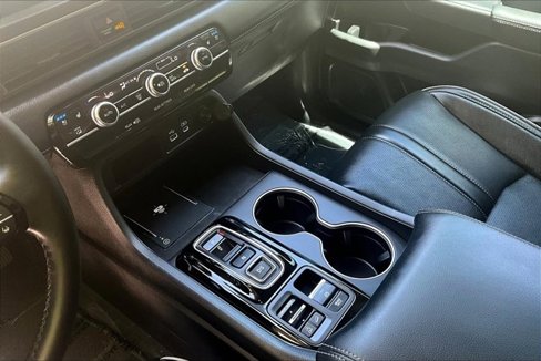 Used 2025 Honda Pilot Elite image 18