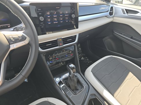 New 2025 Volkswagen Taos SE image 21