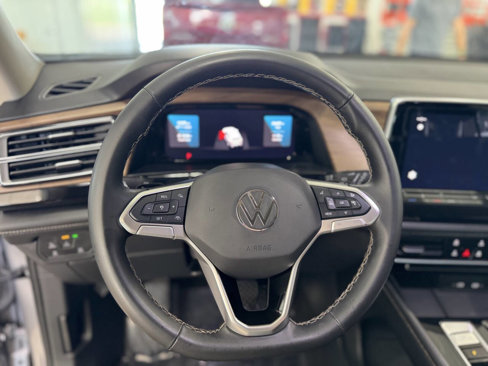 Used 2024 Volkswagen Atlas SE image 27