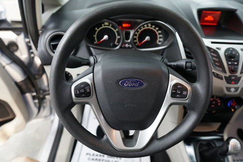 Used 2013 Ford Fiesta SE image 18