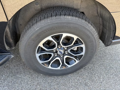 Used 2024 Ford Expedition Max XLT image 13