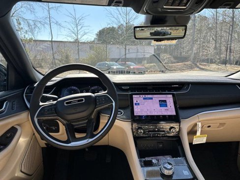 New 2025 Jeep Grand Cherokee Limited w/ Luxury Tech Group II image 21