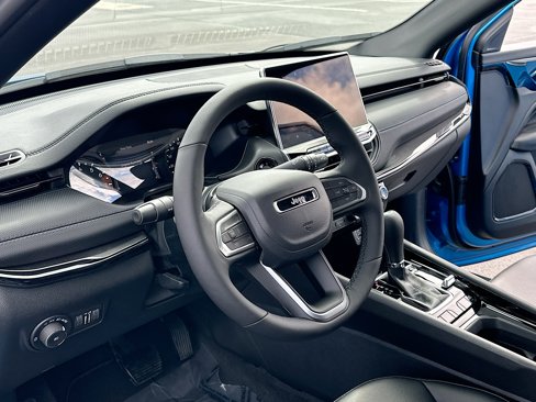 New 2026 Jeep Compass Latitude image 4