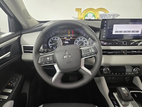 New 2025 Mitsubishi Outlander SE image 14
