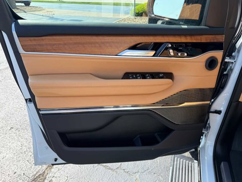 New 2025 Jeep Grand Wagoneer Series III image 7