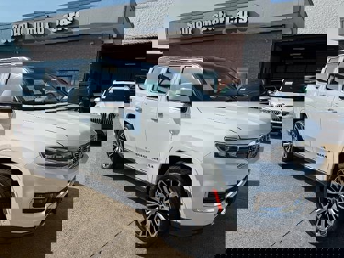 Used 2022 Jeep Grand Wagoneer Series III image 3