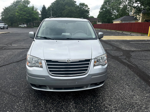 Used 2010 Chrysler Town & Country Touring image 8
