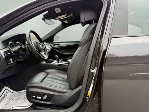 Used 2018 BMW 540i xDrive w/ M Sport Package image 11