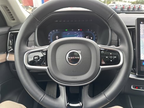 Certified 2025 Volvo XC90 B5 Plus image 24