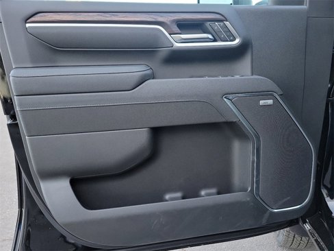 New 2025 GMC Sierra 3500 SLT w/ SLT Convenience Package image 18