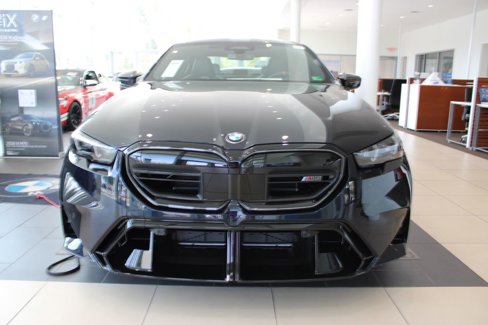 New 2026 BMW M5 w/ Carbon Package image 3