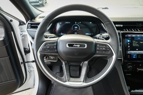 Used 2024 Jeep Grand Cherokee L Limited w/ Luxury Tech Group II image 15