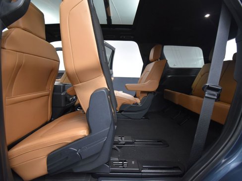Used 2024 Ford Expedition Platinum image 43