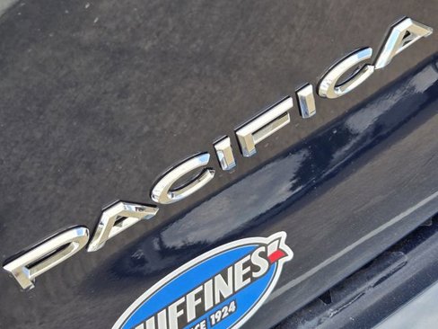 New 2025 Chrysler Pacifica Select image 7