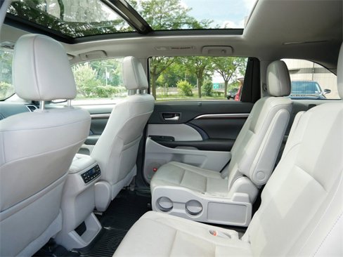 Used 2016 Toyota Highlander Limited Platinum image 9