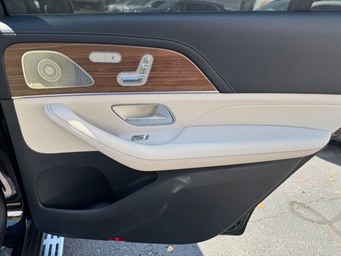 New 2026 Mercedes-Benz GLS 580 4MATIC image 25