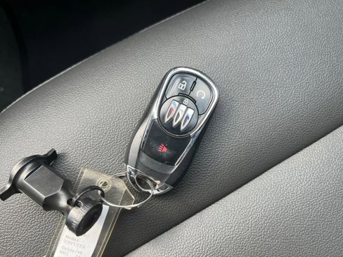 Used 2025 Buick Envista Sport Touring image 22