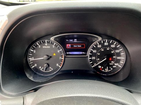 Used 2016 Nissan Pathfinder SV image 17