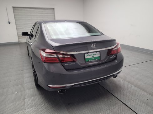 Used 2017 Honda Accord Touring image 6