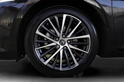 Used 2025 Lexus ES 350 w/ Premium Package image 9